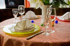 Отель Hotel Schwarzer Adler  Кирхгайм-Унтер-Тек